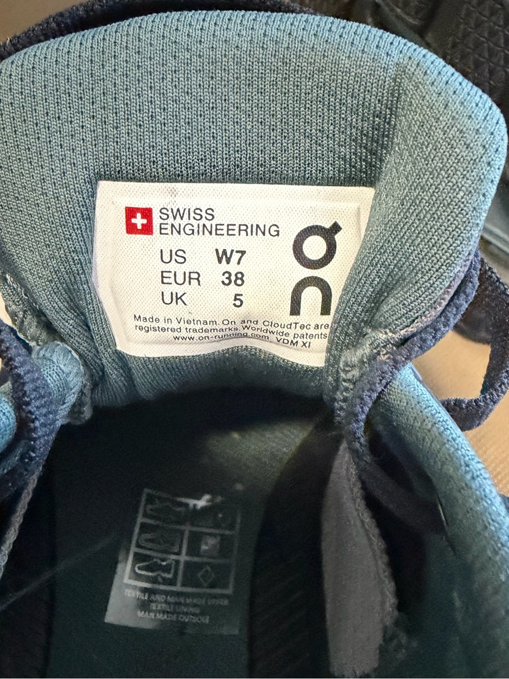 BNWB WOMEN'S ON CLOUD SHOES/SNEAKERS NAVY BLUE AND BLACK US SIZE 7-UK 5-EUR 38 - Picture 12 of 16